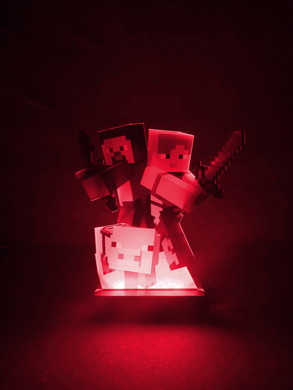 Нічник-іграшка Майнкрафт. Стів і Алекс з дистанційним пультом керування і чорною підставкою