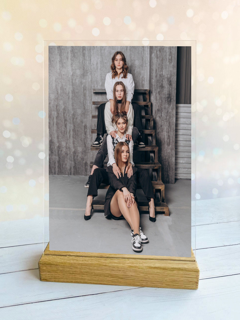 Велика акрилова фотографія на дерев'яній підставці (20х30 см, вертикальна) - Зображення 3