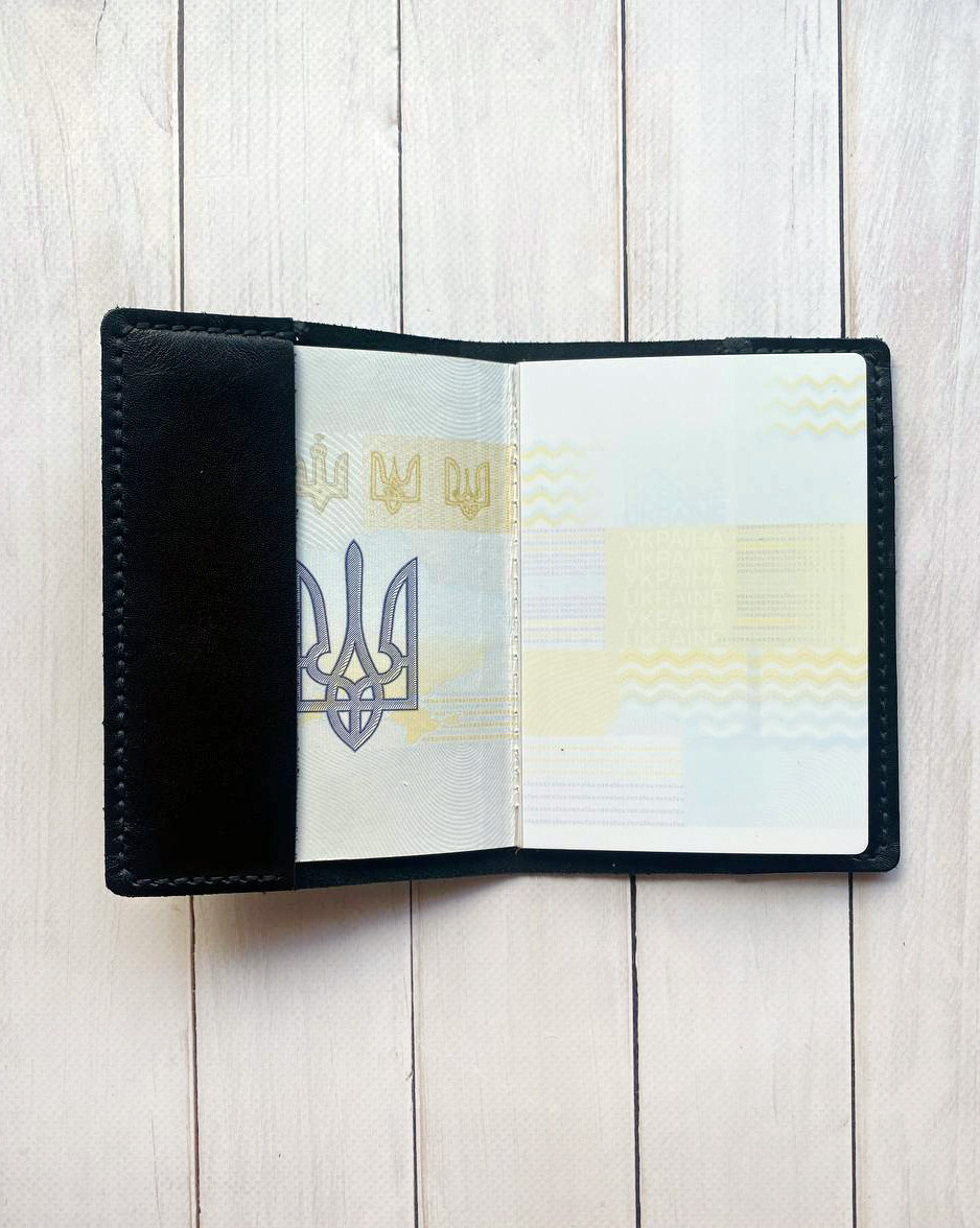 Шкіряна чорна обкладинка на паспорт книжку (принт 330_1) - Зображення 5