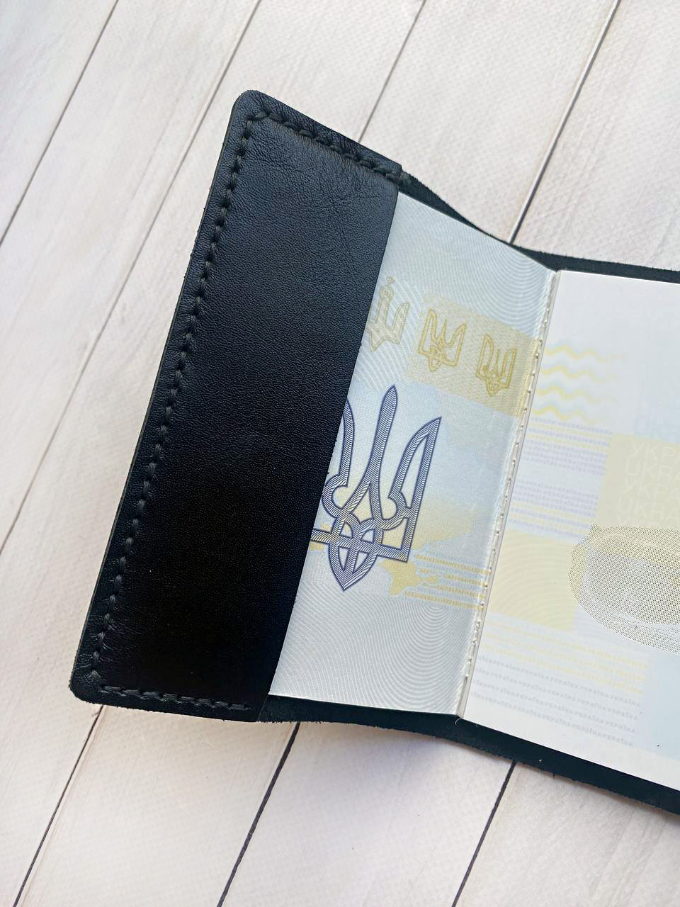 Шкіряна чорна обкладинка на паспорт книжку (принт 330_1) - Зображення 6